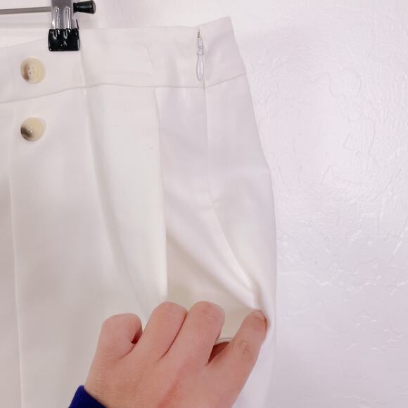 Vince Camuto Plus Size Double Weave Button Front Shorts Ivory size 24W NWT - Picture 4 of 9